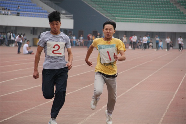 百米冲刺.JPG