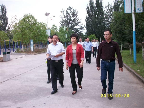 吴市长一行进行校园检查.jpg