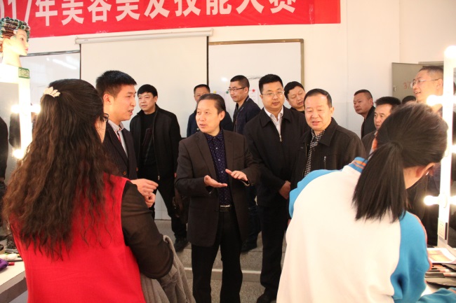 全市职业与成人教育工作会在我校召开